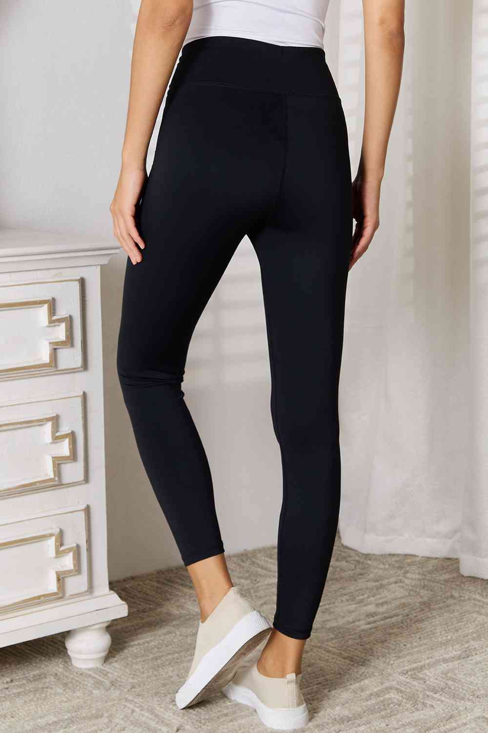 Ladies Basic Bae V-Waistband Sports Leggings